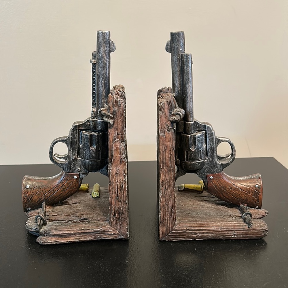 Pistol book ends